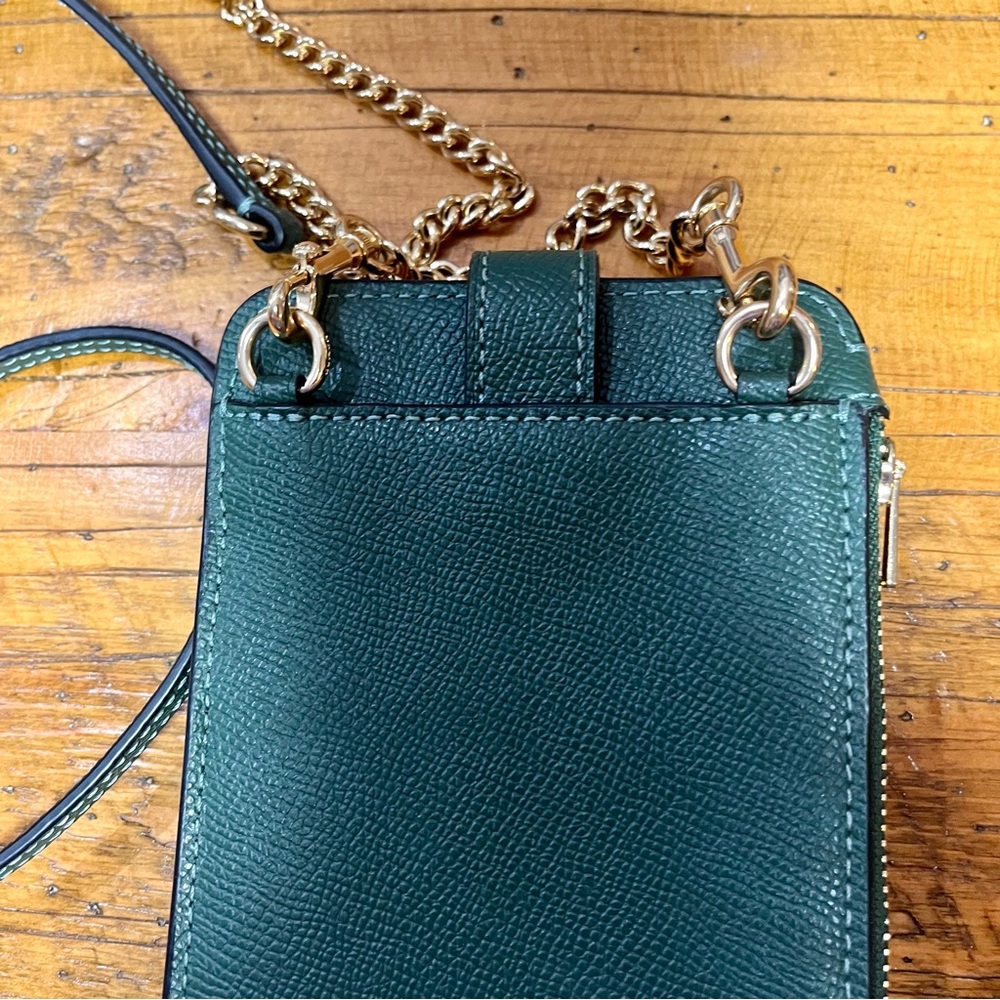 ☘️Coach Emerald Leather Phone Crossbody with Chain - Like New - Picture 4 of 9